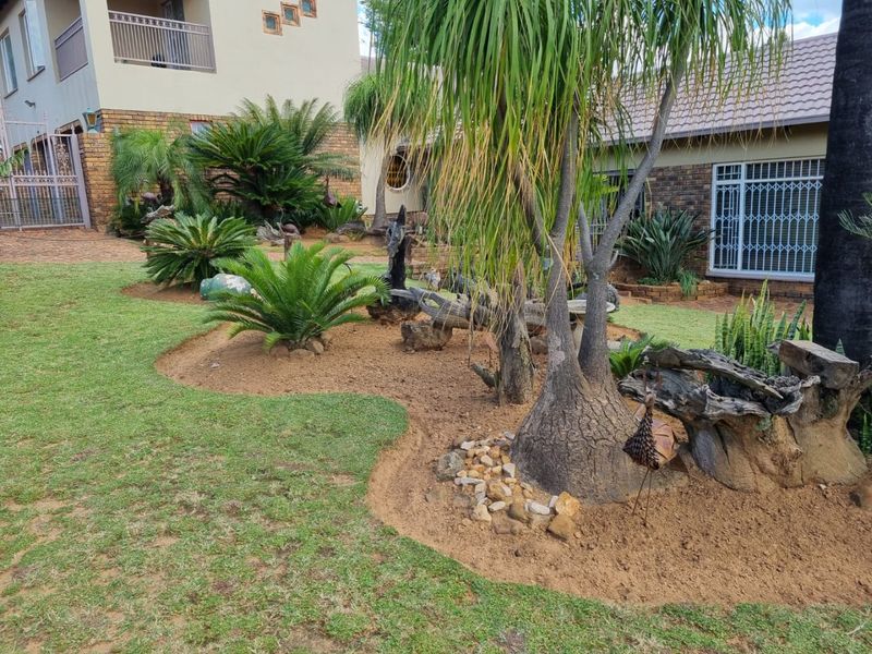 Spacious Family / Investment  Property For Sale In The Reeds  - Photo 2