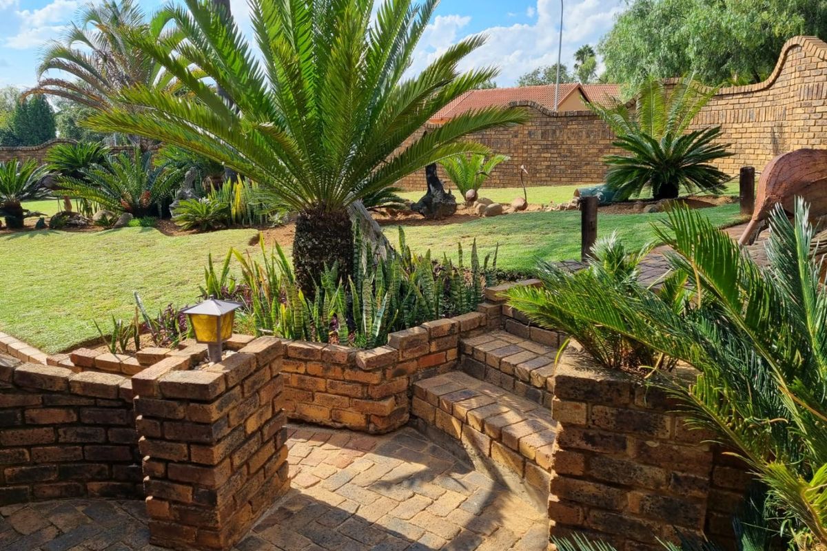 Spacious Family / Investment  Property For Sale In The Reeds  - Photo 4