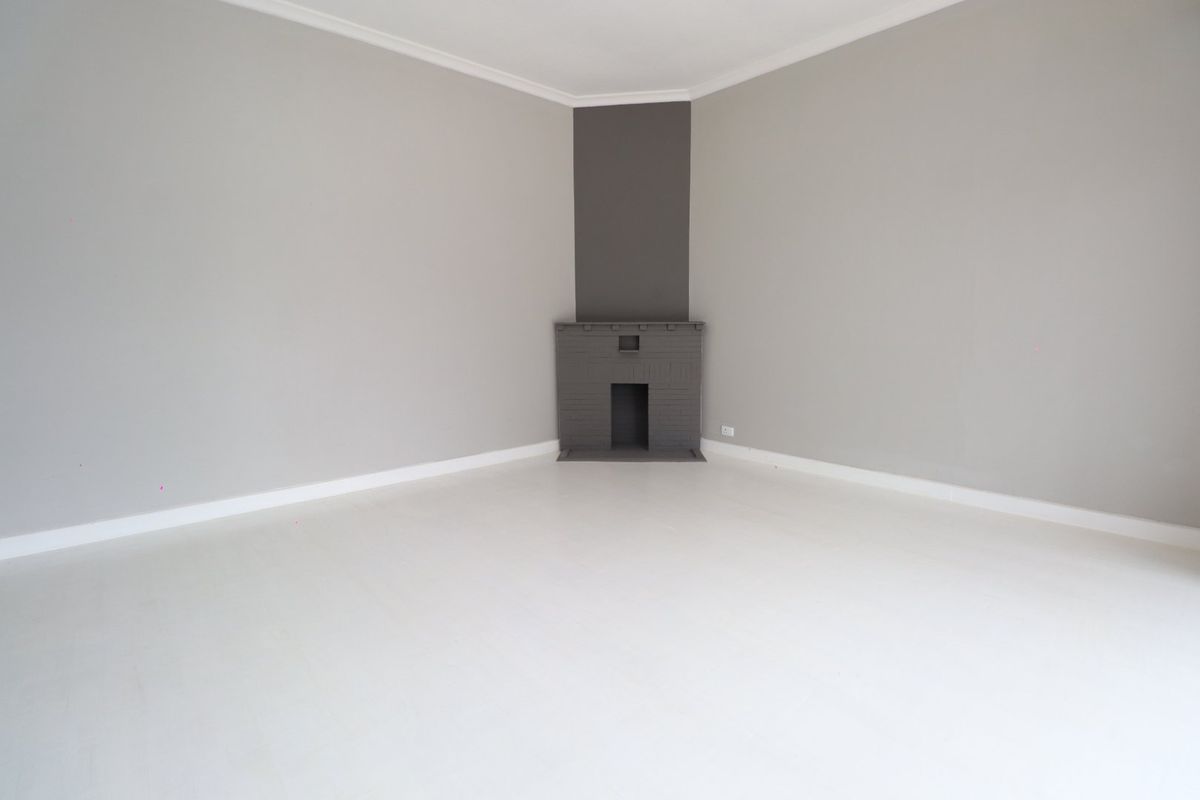 PLUS Granny flat newly renovated family home - Photo 4