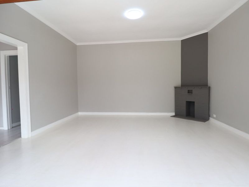 PLUS Granny flat newly renovated family home - Photo 9