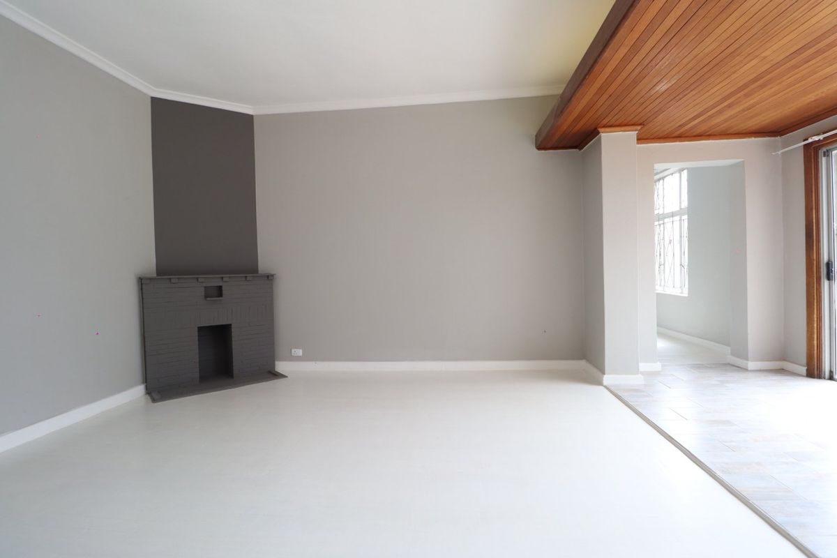 PLUS Granny flat newly renovated family home - Photo 3