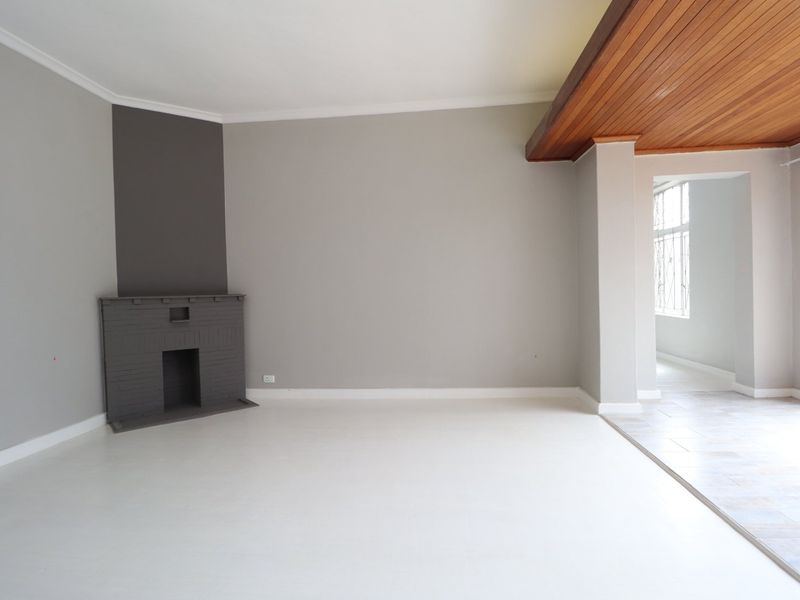 PLUS Granny flat newly renovated family home - Photo 3