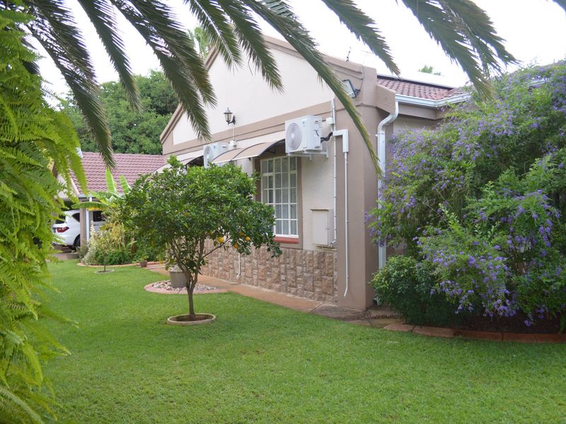 Immaculate Off-the-Grid Family Home in Prestigious Wilkoppies - Photo 10