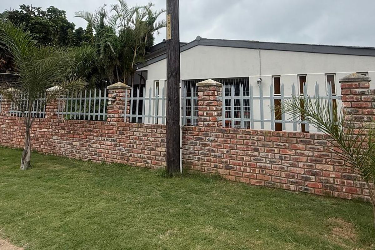 5 Bed Family Home for sale in Retief  - Photo 4