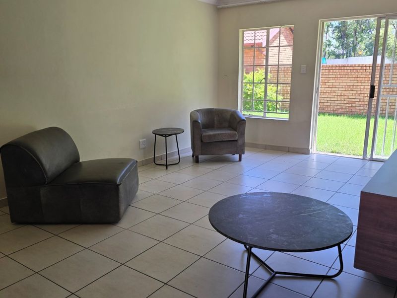 GREAT STARTER UNIT IN POPULAR COMPLEX - Photo 10