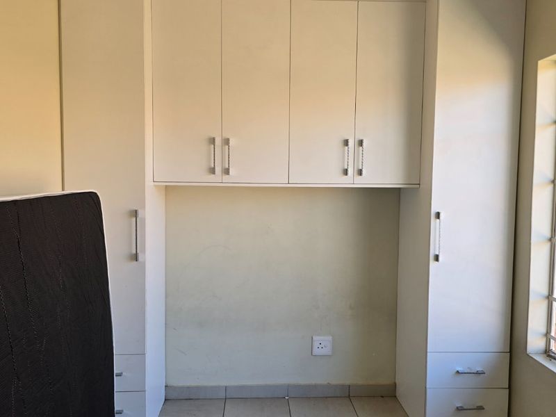 GREAT STARTER UNIT IN POPULAR COMPLEX - Photo 7