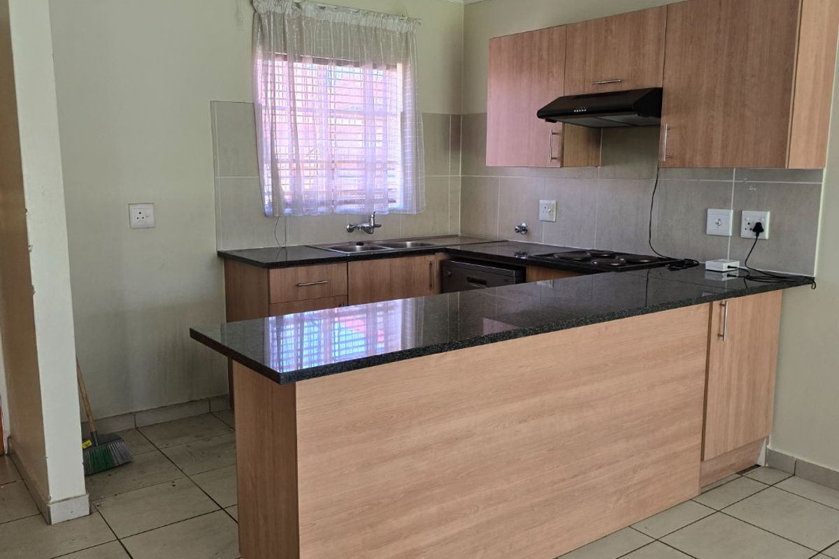 GREAT STARTER UNIT IN POPULAR COMPLEX - Photo 3