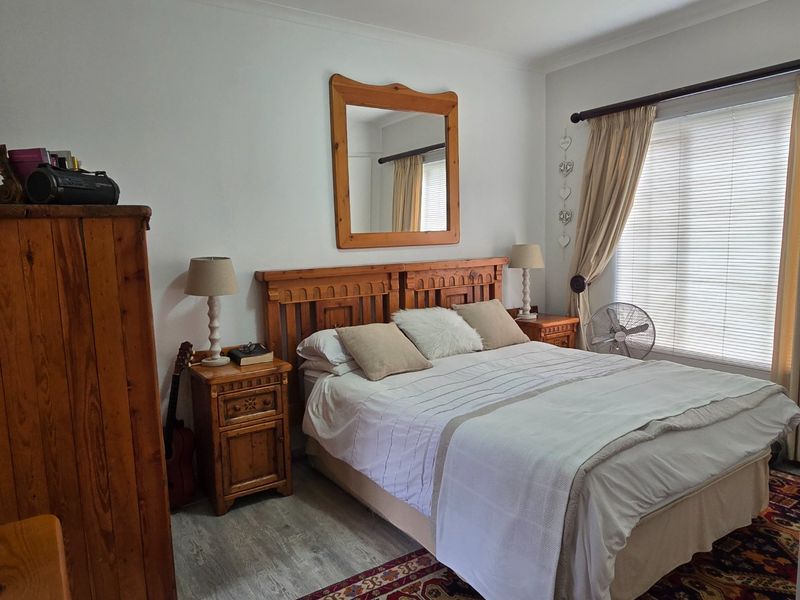 PICTURE PERFECT TOWNHOUSE IN POPULAR COMPLEX - Photo 3