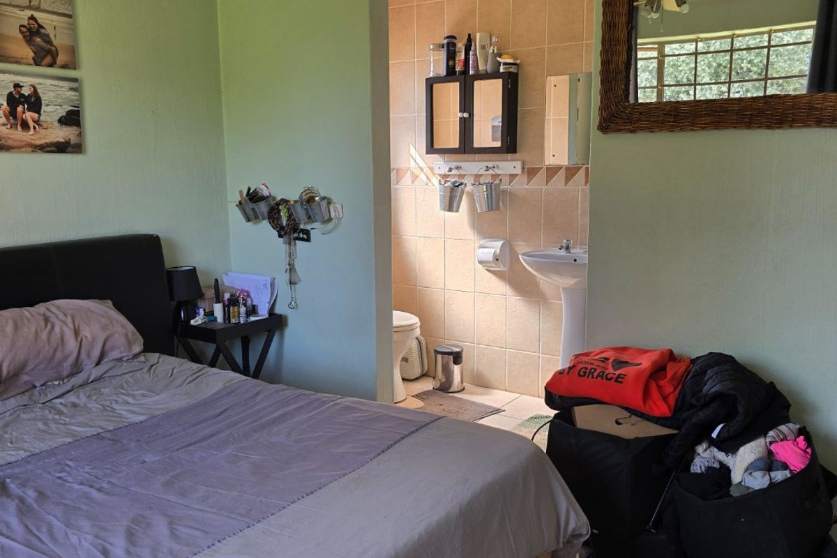 SPACIOUS CORNER UNIT SIMPLEX IN THE HEART OF WILLOW PARK MANOR - Photo 4