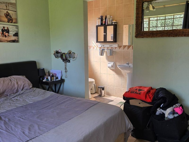 SPACIOUS CORNER UNIT SIMPLEX IN THE HEART OF WILLOW PARK MANOR - Photo 4