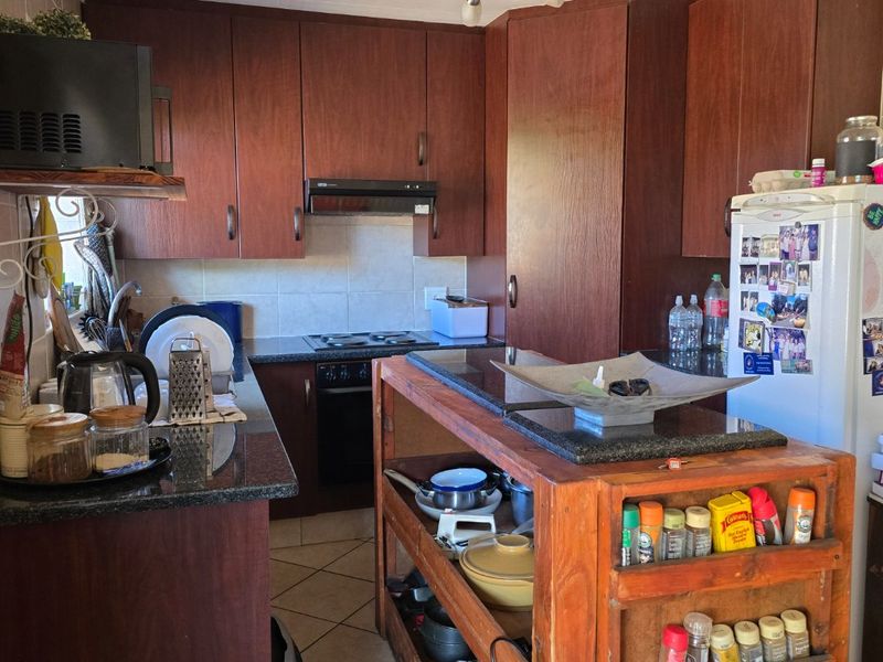 SPACIOUS CORNER UNIT SIMPLEX IN THE HEART OF WILLOW PARK MANOR - Photo 10