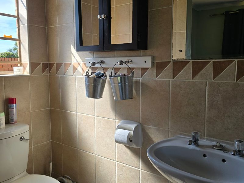 SPACIOUS CORNER UNIT SIMPLEX IN THE HEART OF WILLOW PARK MANOR - Photo 8