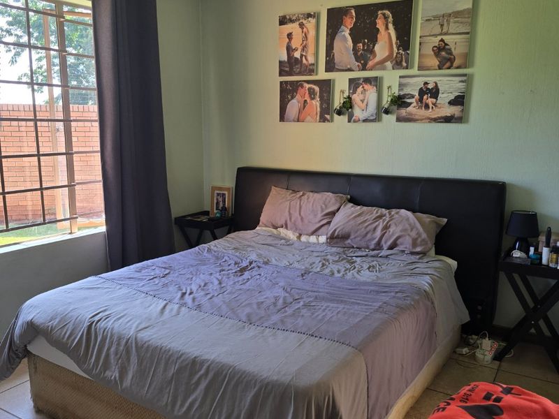 SPACIOUS CORNER UNIT SIMPLEX IN THE HEART OF WILLOW PARK MANOR - Photo 3