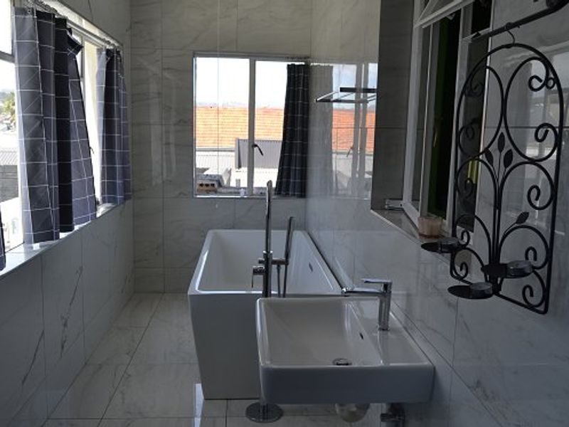 Unique 2-Bedroom Apartment in Vibrant Village Setting - Photo 10