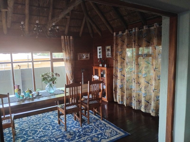 Spacious Family Home with Cottage, Pool & Beautiful Garden - Photo 10