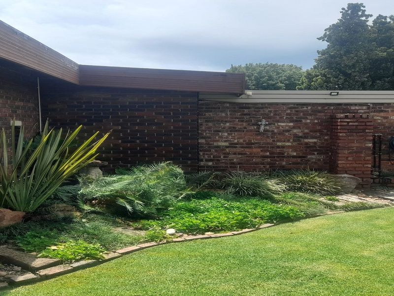 Family Haven with entertainment flair in SE 7 - Photo 4