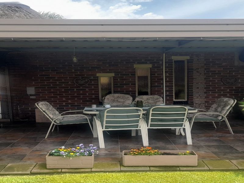 Family Haven with entertainment flair in SE 7 - Photo 5