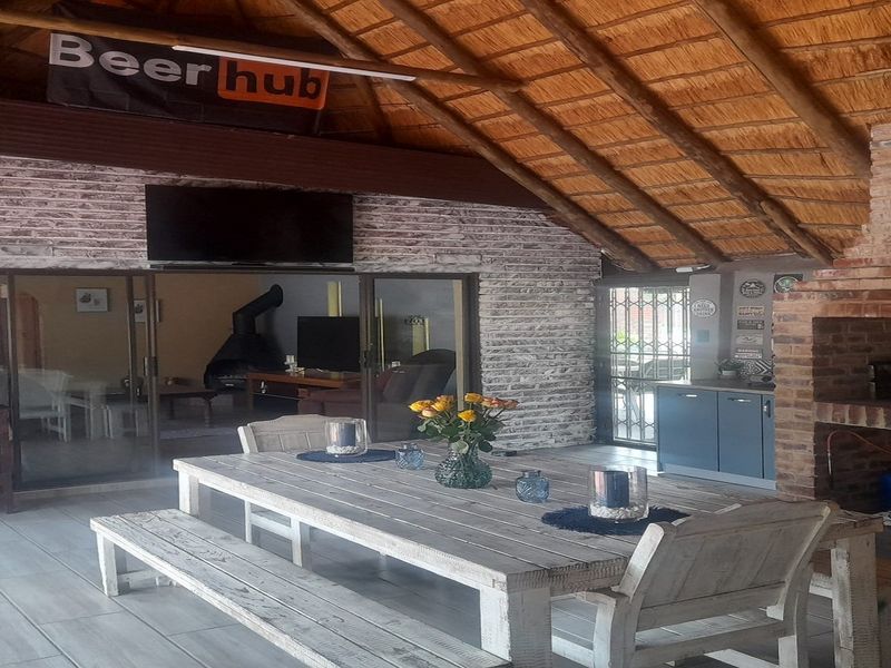 Family Haven with entertainment flair in SE 7 - Photo 3