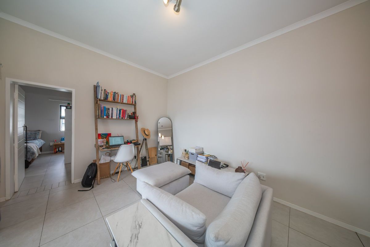 Stylish One Bedroom Apartment in Modderfontein - Photo 5