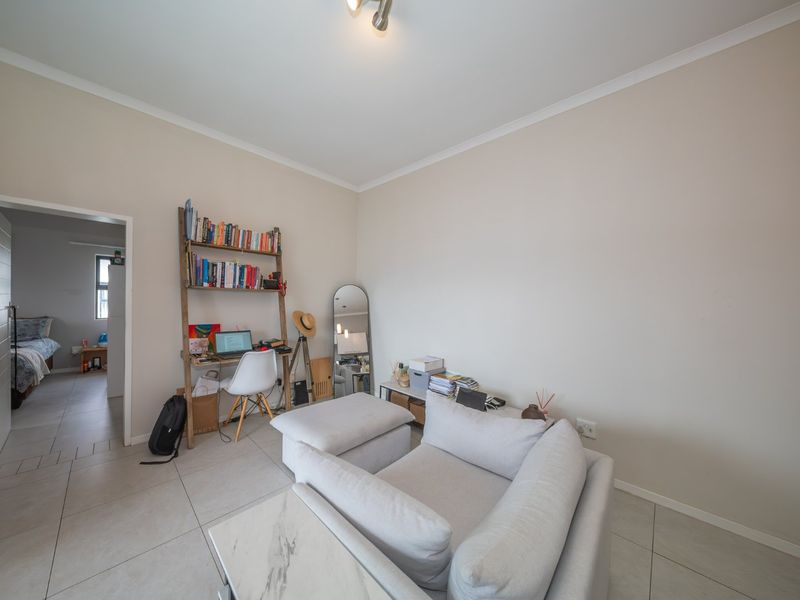 Stylish One Bedroom Apartment in Modderfontein - Photo 5