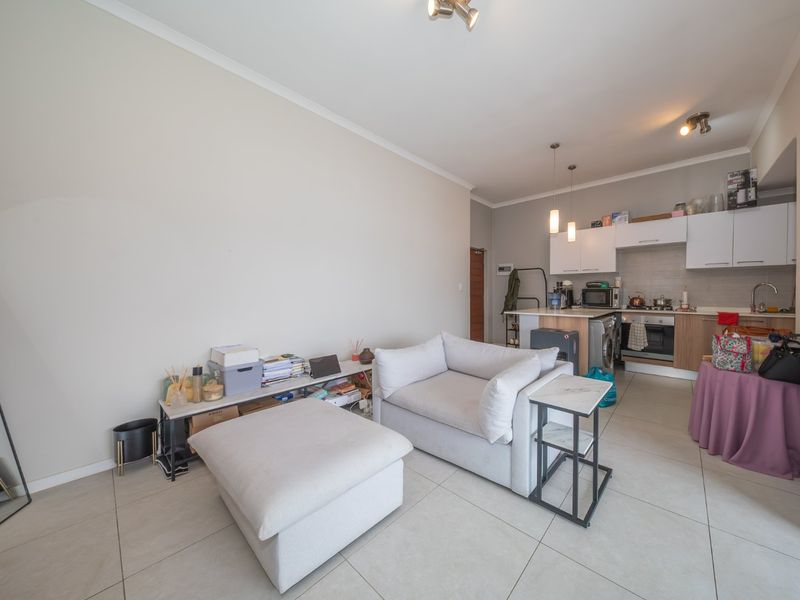 Stylish One Bedroom Apartment in Modderfontein - Photo 7