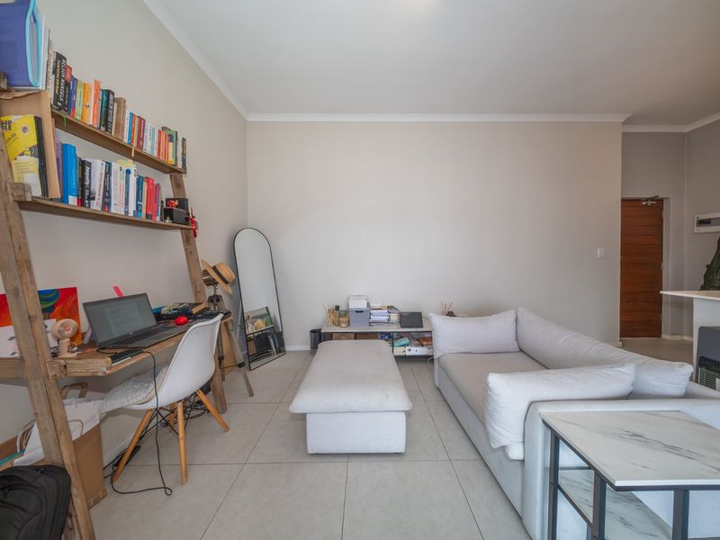 Stylish One Bedroom Apartment in Modderfontein - Photo 6