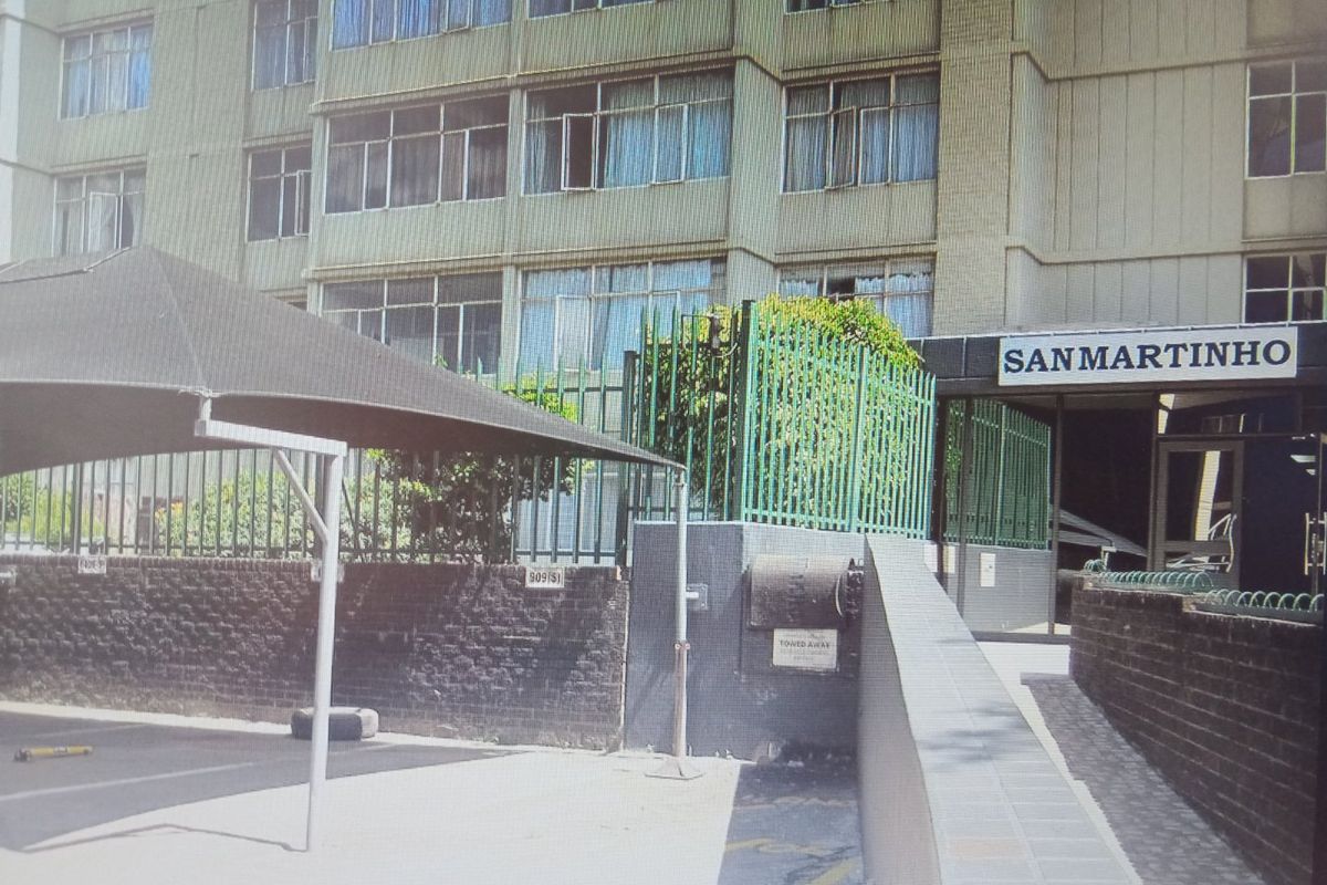 Breathtaking  views, of the Joburg, skyline, on the 5 th floor of this Architectural building. - Photo 3