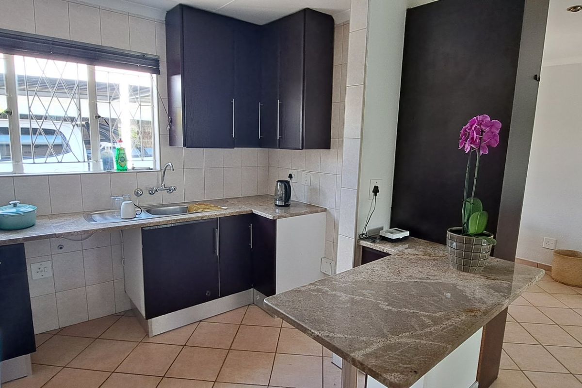 This beautifully renovated simplex is a must-see for discerning buyers seeking comfort, style, and security.  - Photo 5