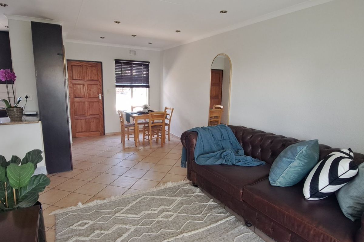 This beautifully renovated simplex is a must-see for discerning buyers seeking comfort, style, and security.  - Photo 4