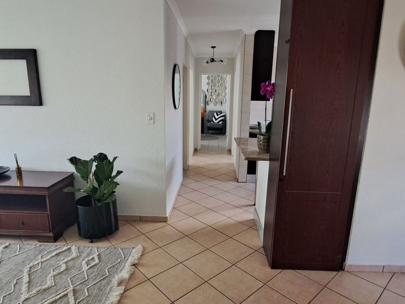 This beautifully renovated simplex is a must-see for discerning buyers seeking comfort, style, and security.  - Photo 3