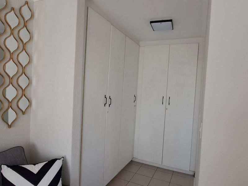 This beautifully renovated simplex is a must-see for discerning buyers seeking comfort, style, and security.  - Photo 10