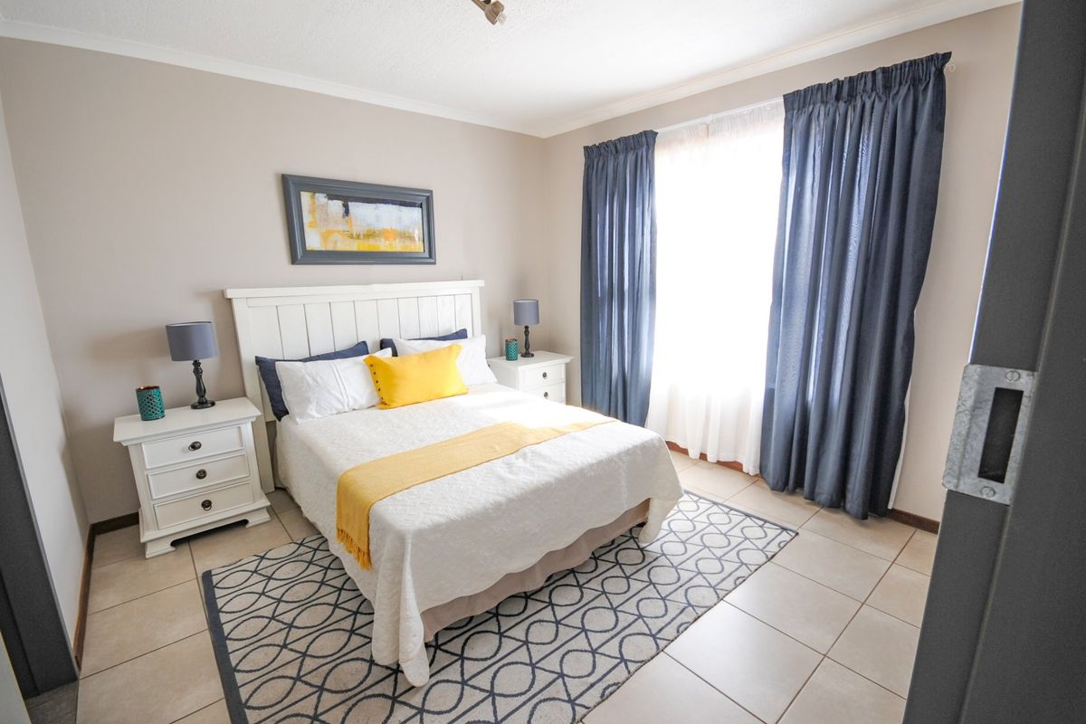 2 Bedroom 2 Bathroom apartment to rent at Eco Park East, Eco-Park Estate! - Photo 4