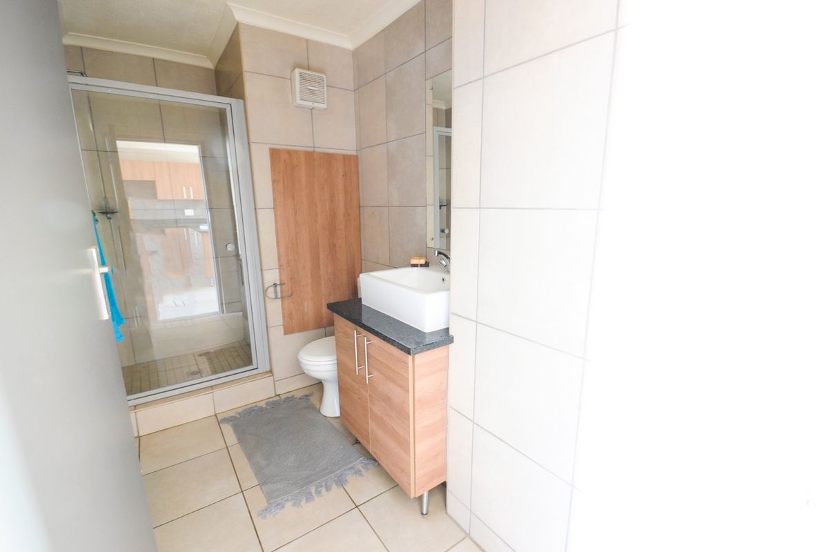 2 Bedroom 2 Bathroom apartment to rent at Eco Park East, Eco-Park Estate! - Photo 5