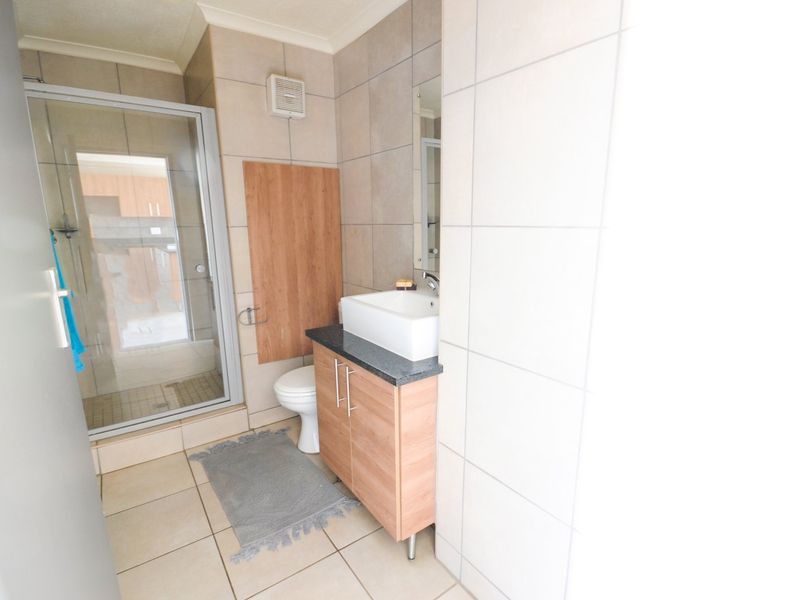 2 Bedroom 2 Bathroom apartment to rent at Eco Park East, Eco-Park Estate! - Photo 5