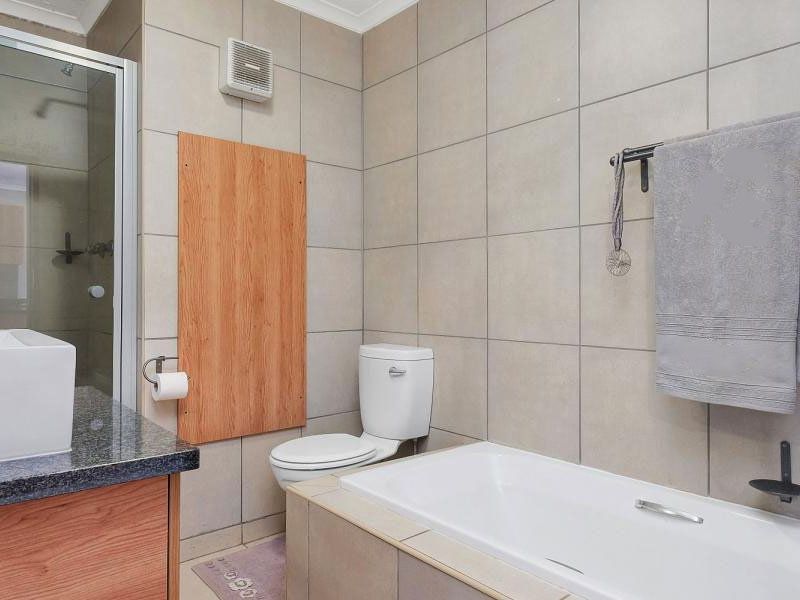 2 Bedroom 2 Bathroom apartment to rent at Eco Park East, Eco-Park Estate! - Photo 7