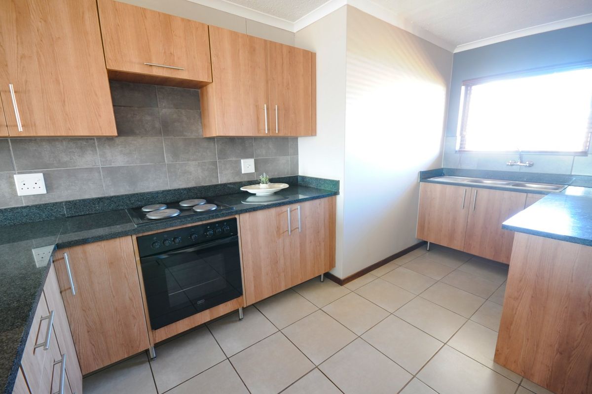 2 Bedroom 2 Bathroom apartment to rent at Eco Park East, Eco-Park Estate! - Photo 2