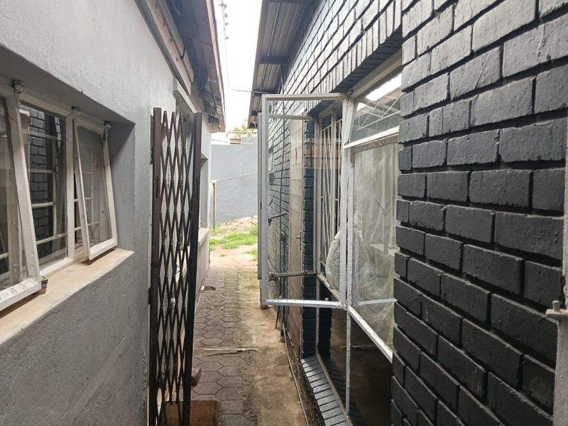 8 Bed House in Pretoria West for Sale - Photo 3