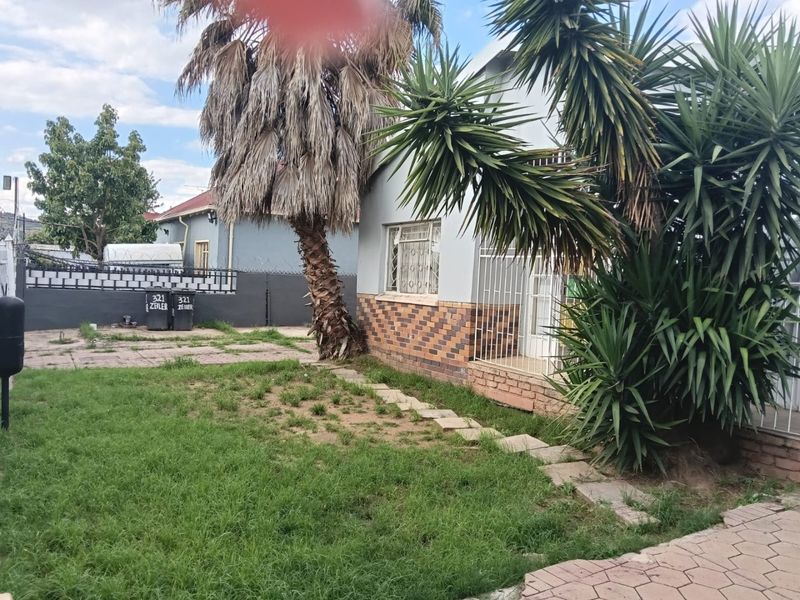 8 Bed House in Pretoria West for Sale - Photo 4