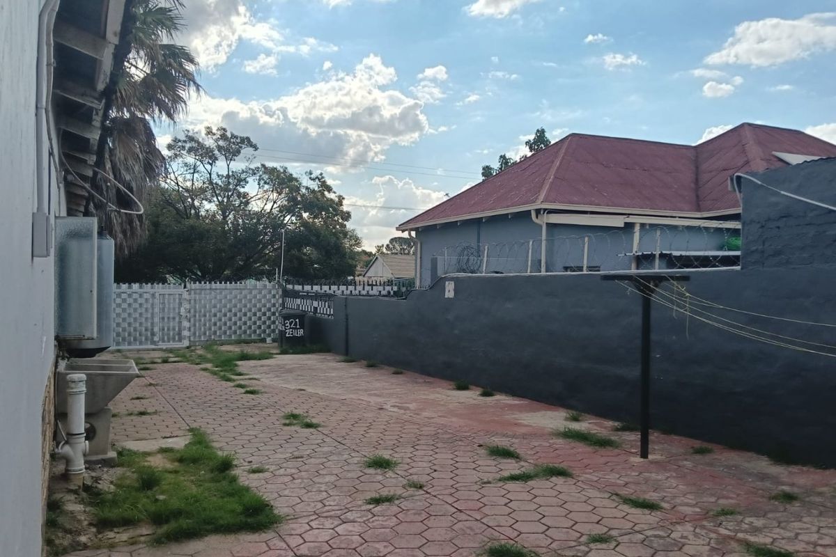 8 Bed House in Pretoria West for Sale - Photo 2
