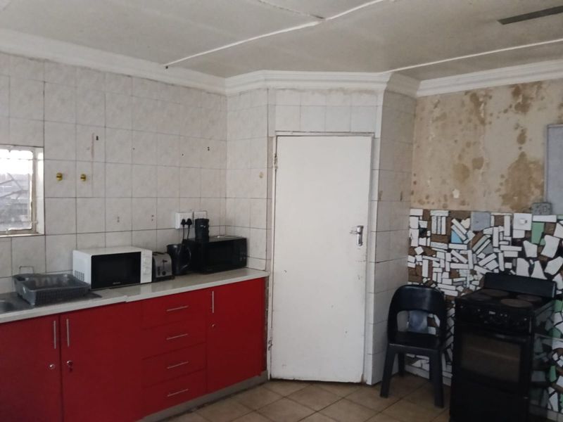 8 Bed House in Pretoria West for Sale - Photo 10