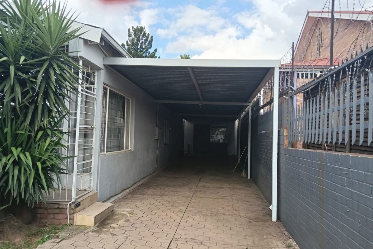 8 Bed House in Pretoria West for Sale - Photo 5