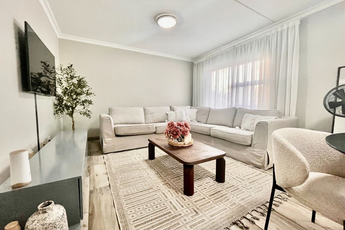Modern 2 Bedroom Apartment with Spacious Balcony in Umthunzi Valley, Carlswald - Photo 2