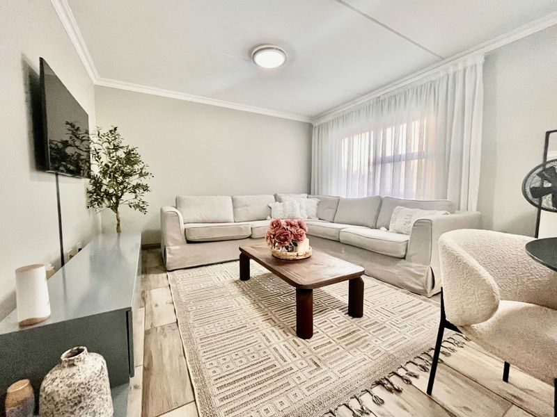 Modern 2 Bedroom Apartment with Spacious Balcony in Umthunzi Valley, Carlswald - Photo 2