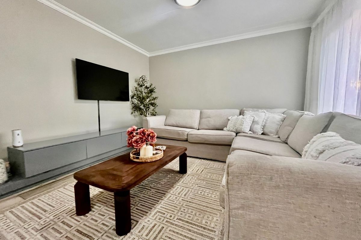 Modern 2 Bedroom Apartment with Spacious Balcony in Umthunzi Valley, Carlswald - Photo 3