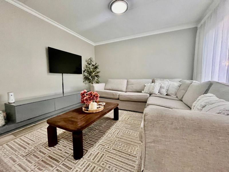 Modern 2 Bedroom Apartment with Spacious Balcony in Umthunzi Valley, Carlswald - Photo 3