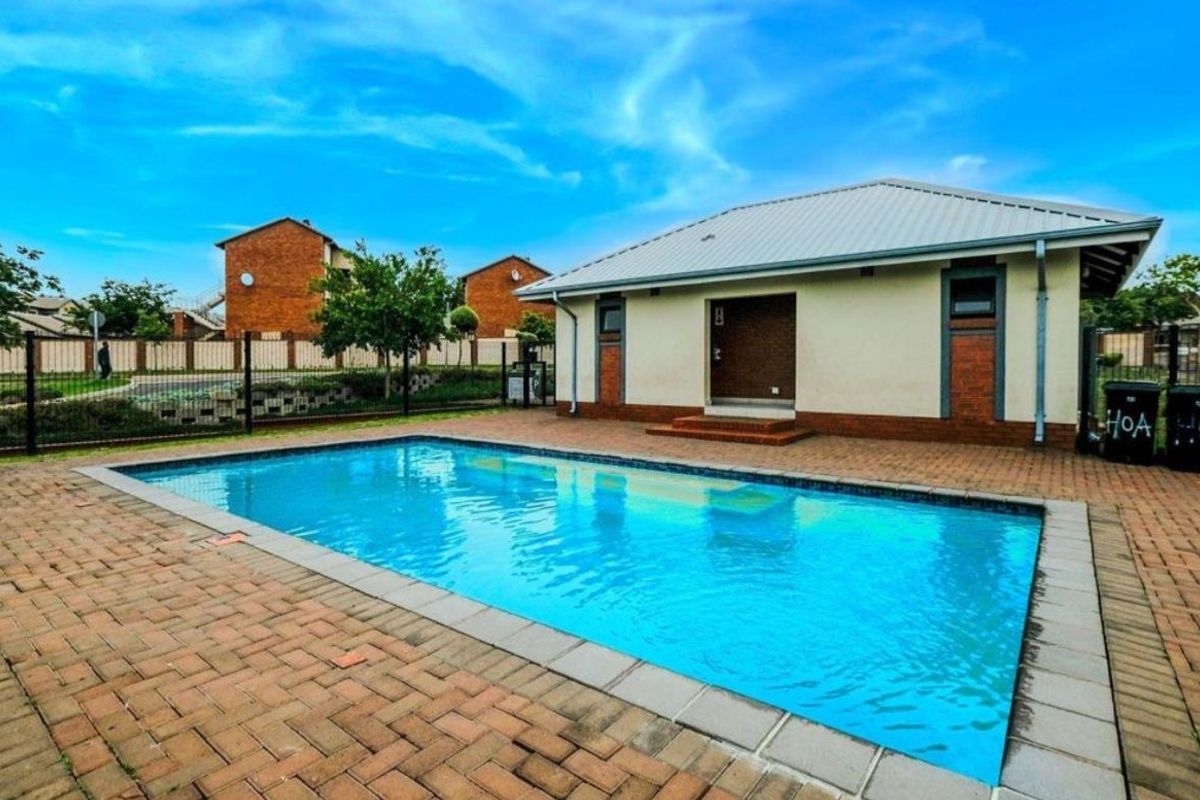 TWO BEDROOMS AND ONE FULL BATHROOM - Photo 2