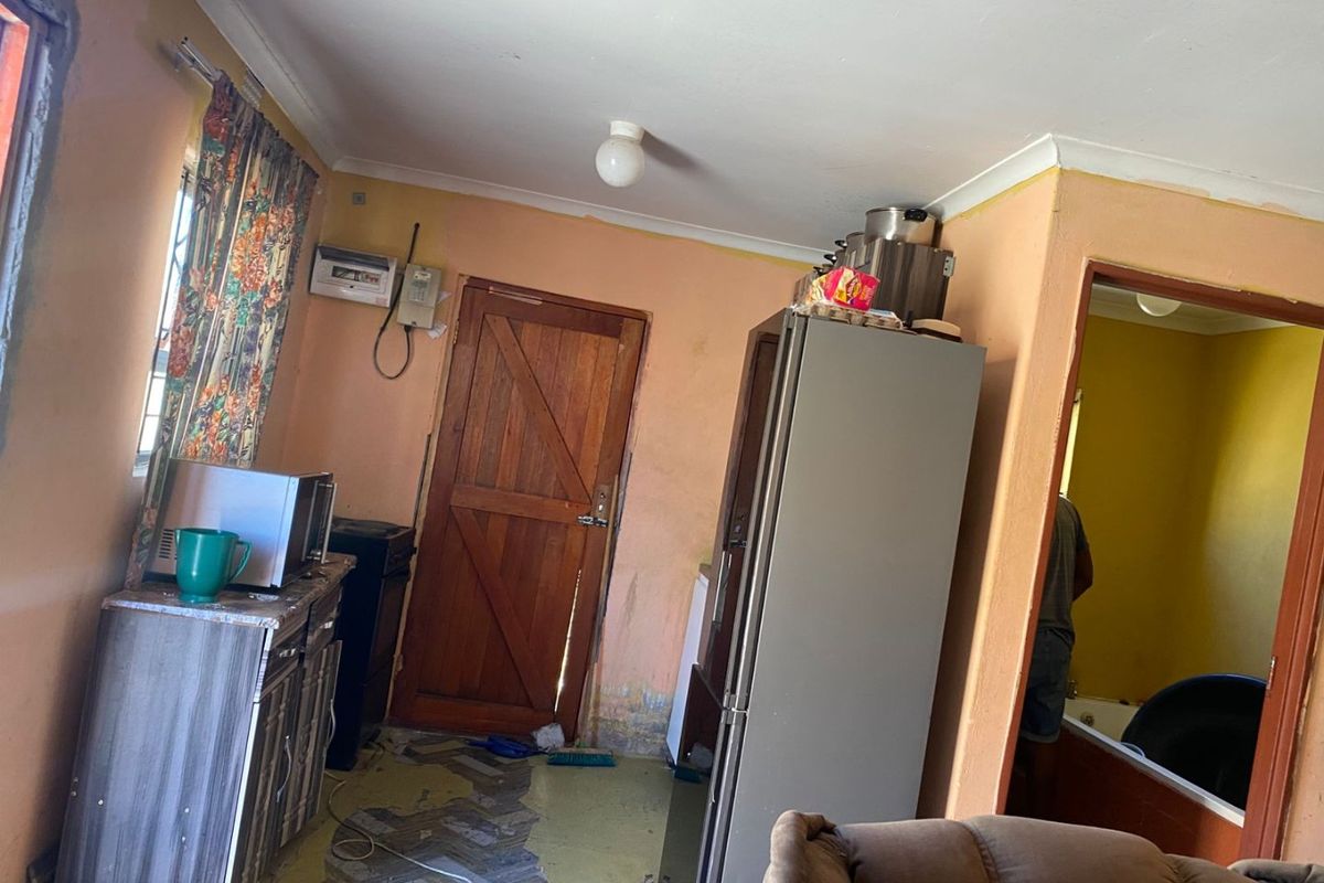 Neat 2-Bedroom Home for Sale in Mxolisi Phetani, Khayelitsha - Photo 5