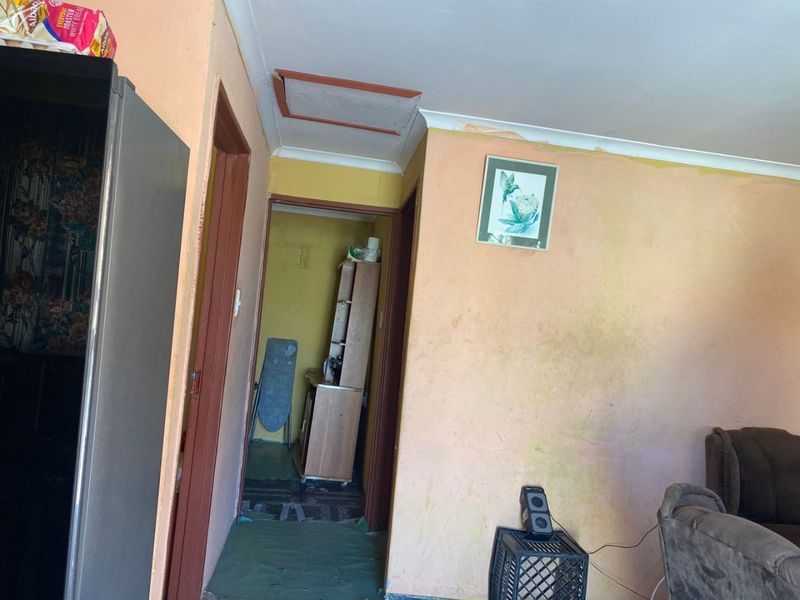 Neat 2-Bedroom Home for Sale in Mxolisi Phetani, Khayelitsha - Photo 4