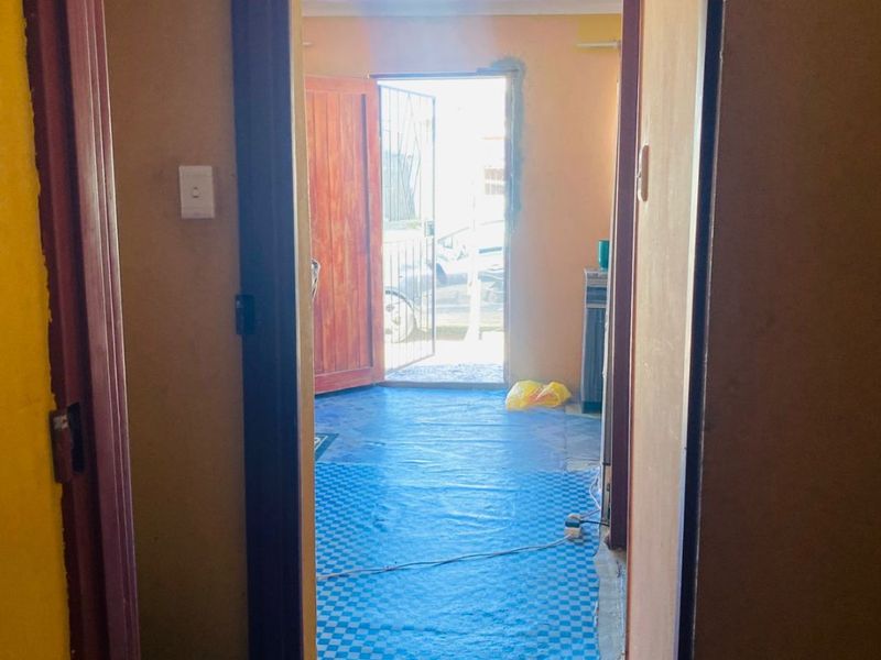 Neat 2-Bedroom Home for Sale in Mxolisi Phetani, Khayelitsha - Photo 8