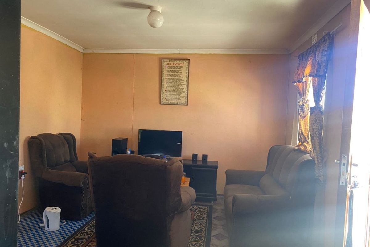 Neat 2-Bedroom Home for Sale in Mxolisi Phetani, Khayelitsha - Photo 3